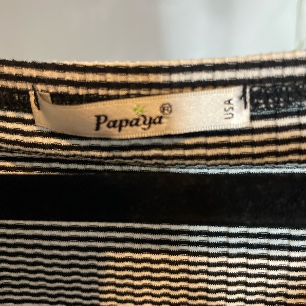 Papaya Striped Black and White Women's long sleeve crop Top and skirt xsmall - Picture 3 of 4